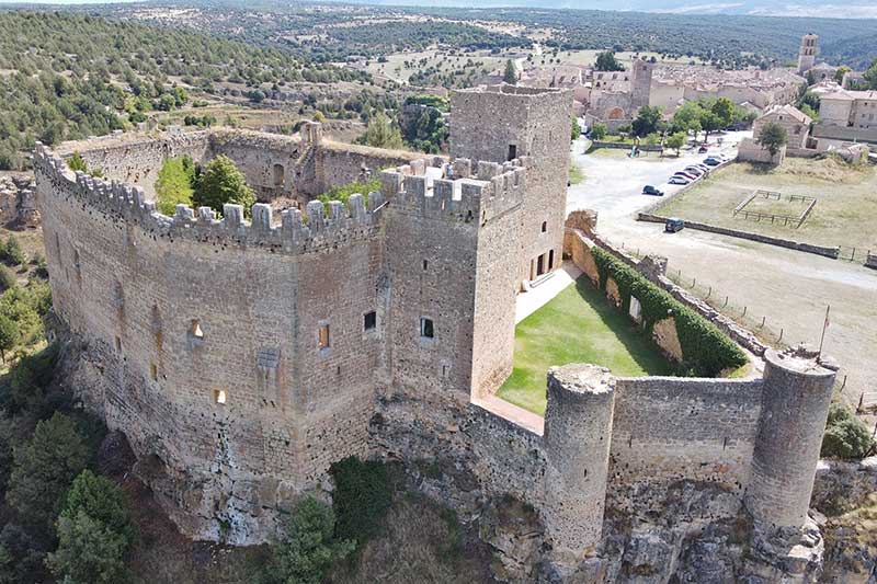 LA TORRE DEL HOMENAJE PEDRAZA